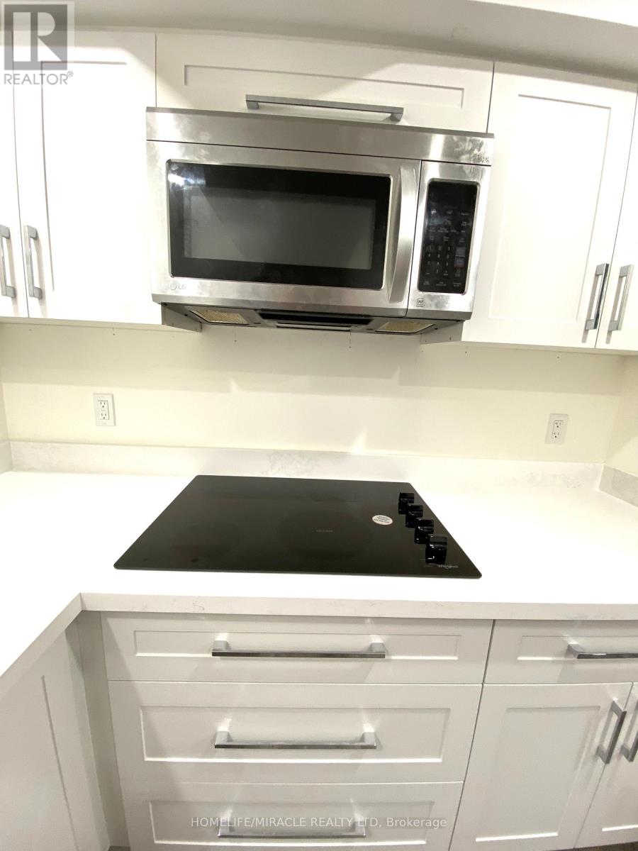 Photo 9 of 11 Berkshire Court, Whitby ON