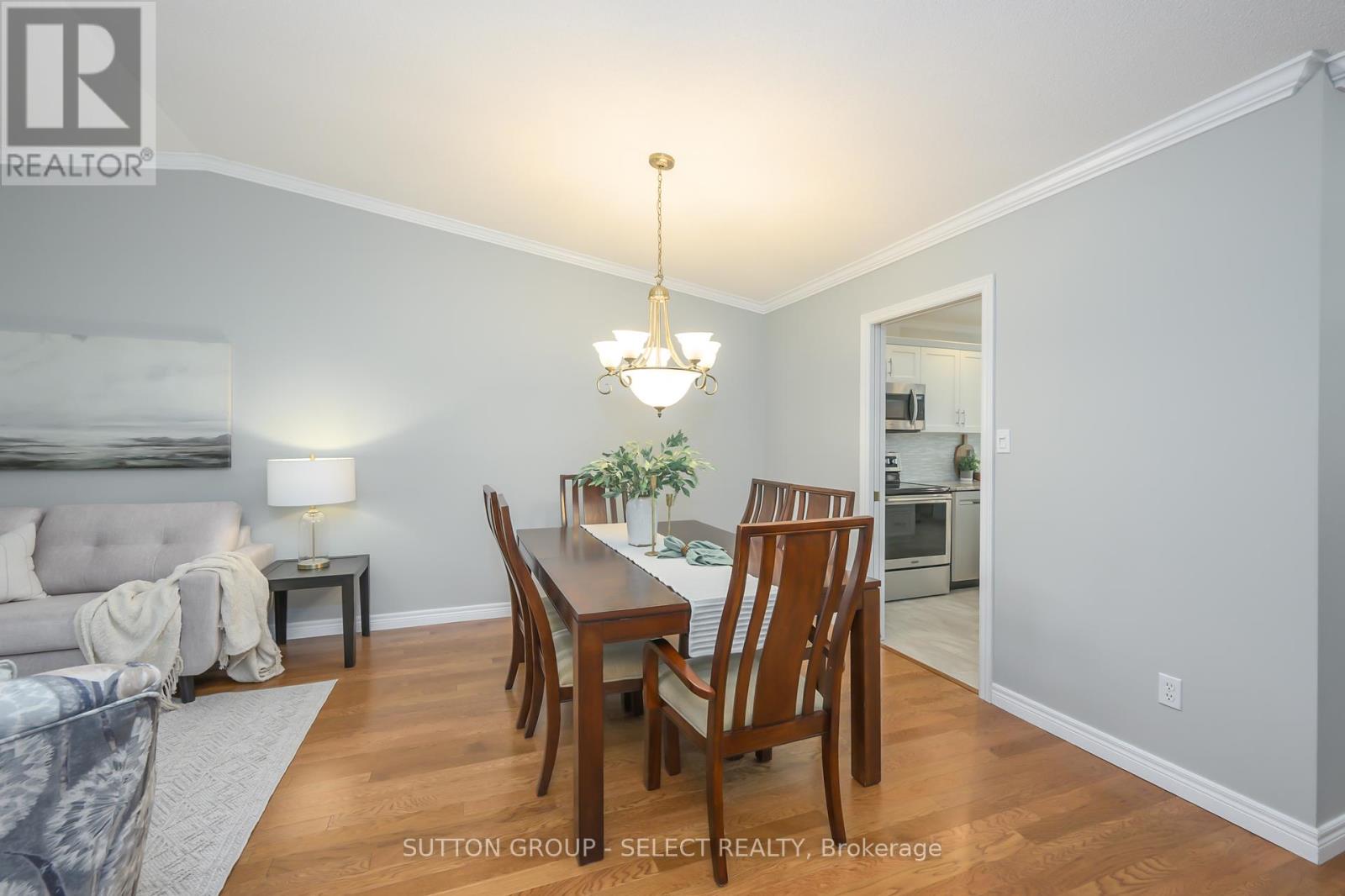 Photo 10 of 4 505 Cranbrook Road, London South ON