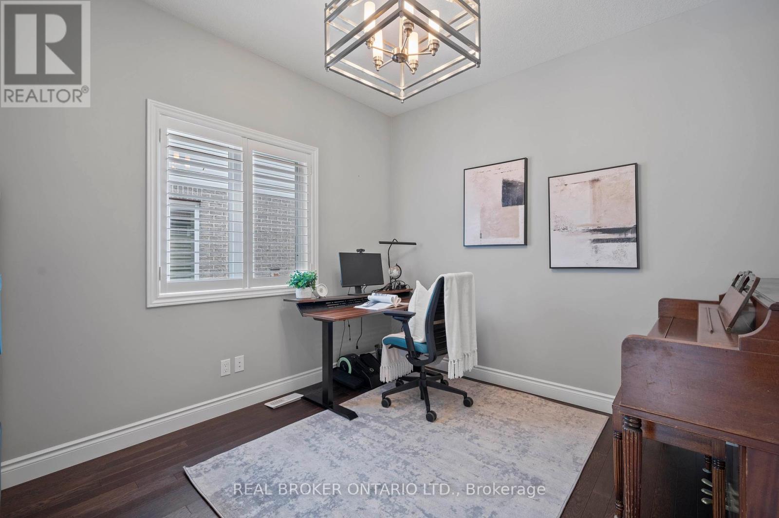 Photo 17 of 70 Pioneer Tower Road, Kitchener ON