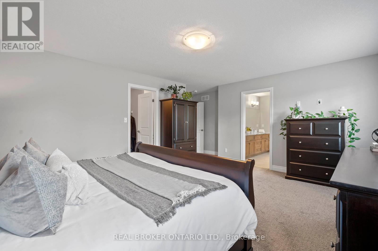 Photo 23 of 70 Pioneer Tower Road, Kitchener ON