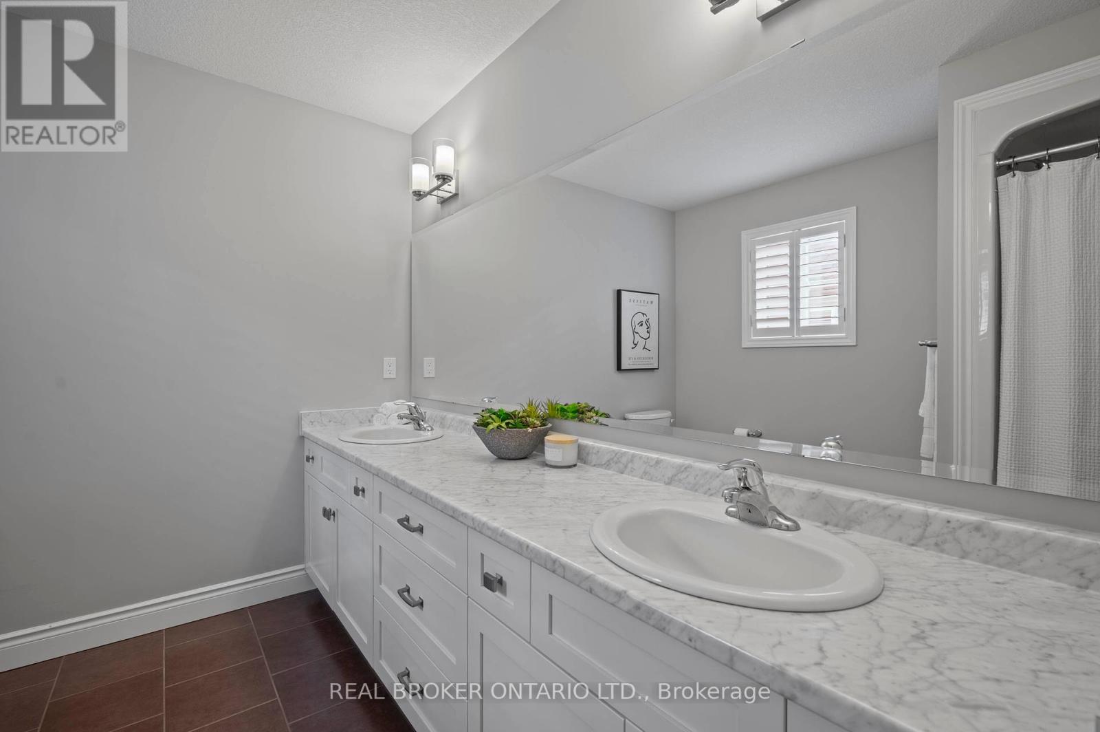 Photo 30 of 70 Pioneer Tower Road, Kitchener ON