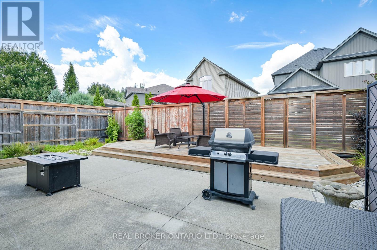 Photo 33 of 70 Pioneer Tower Road, Kitchener ON