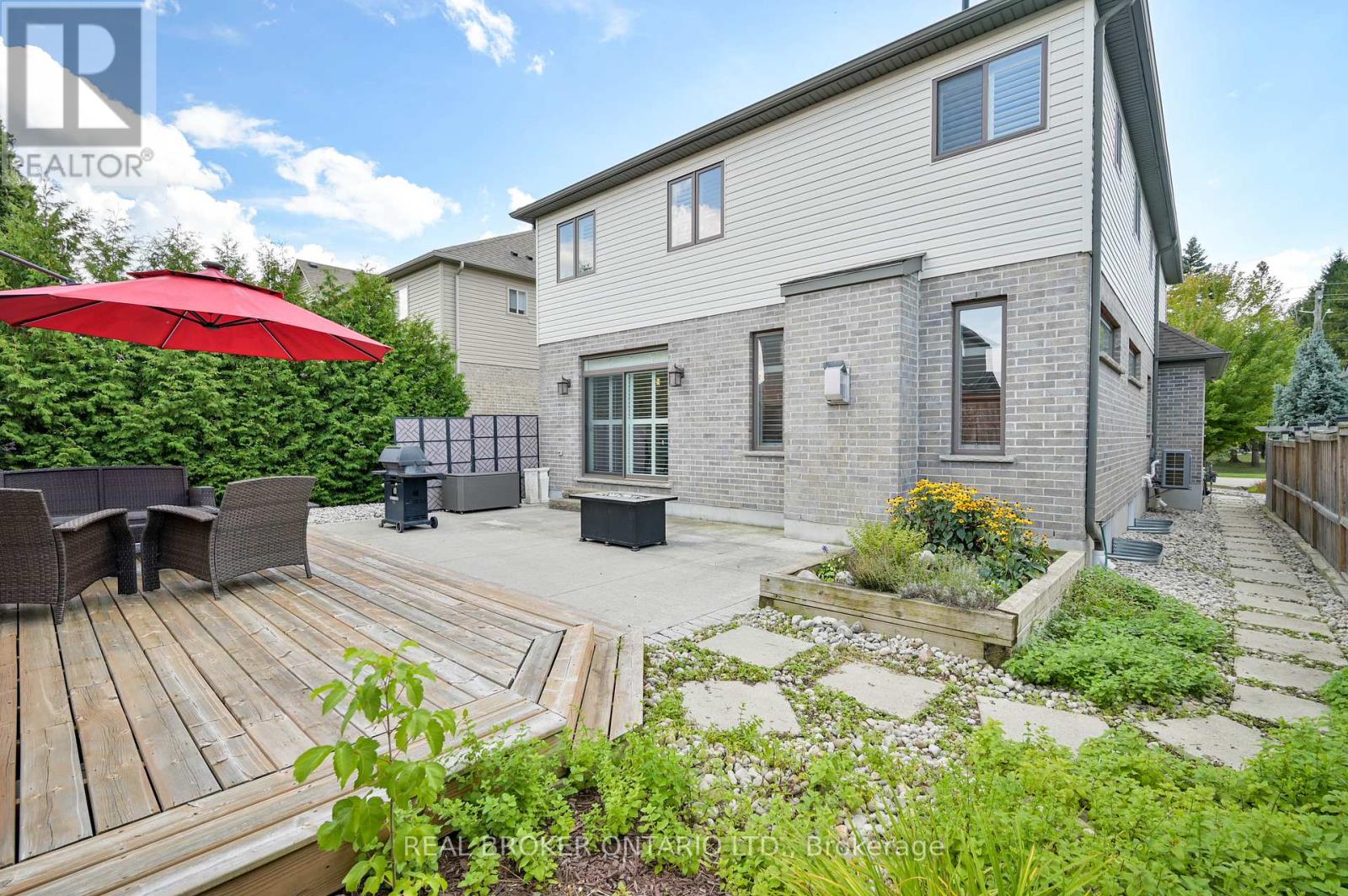 Photo 34 of 70 Pioneer Tower Road, Kitchener ON