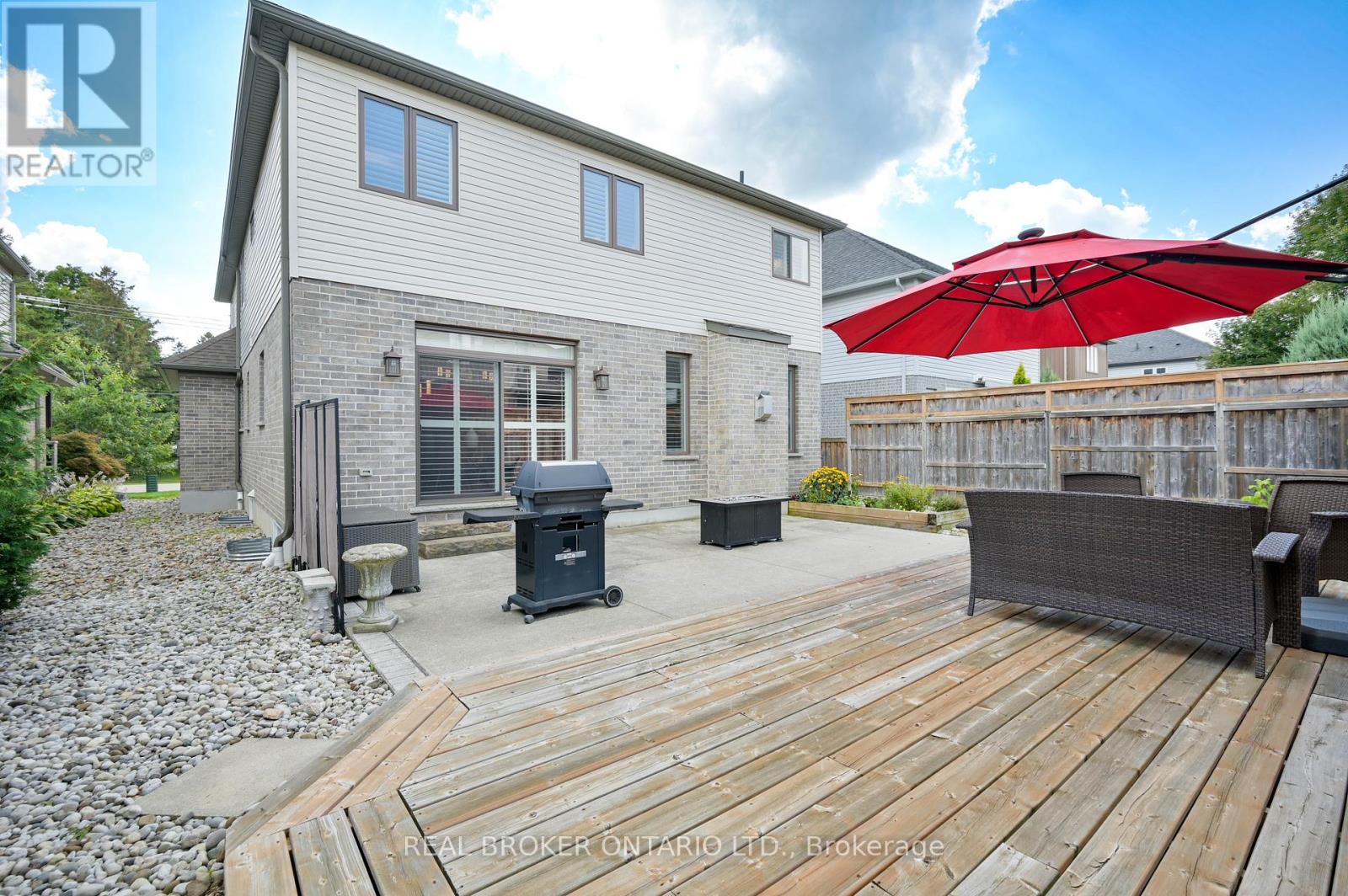 Photo 35 of 70 Pioneer Tower Road, Kitchener ON