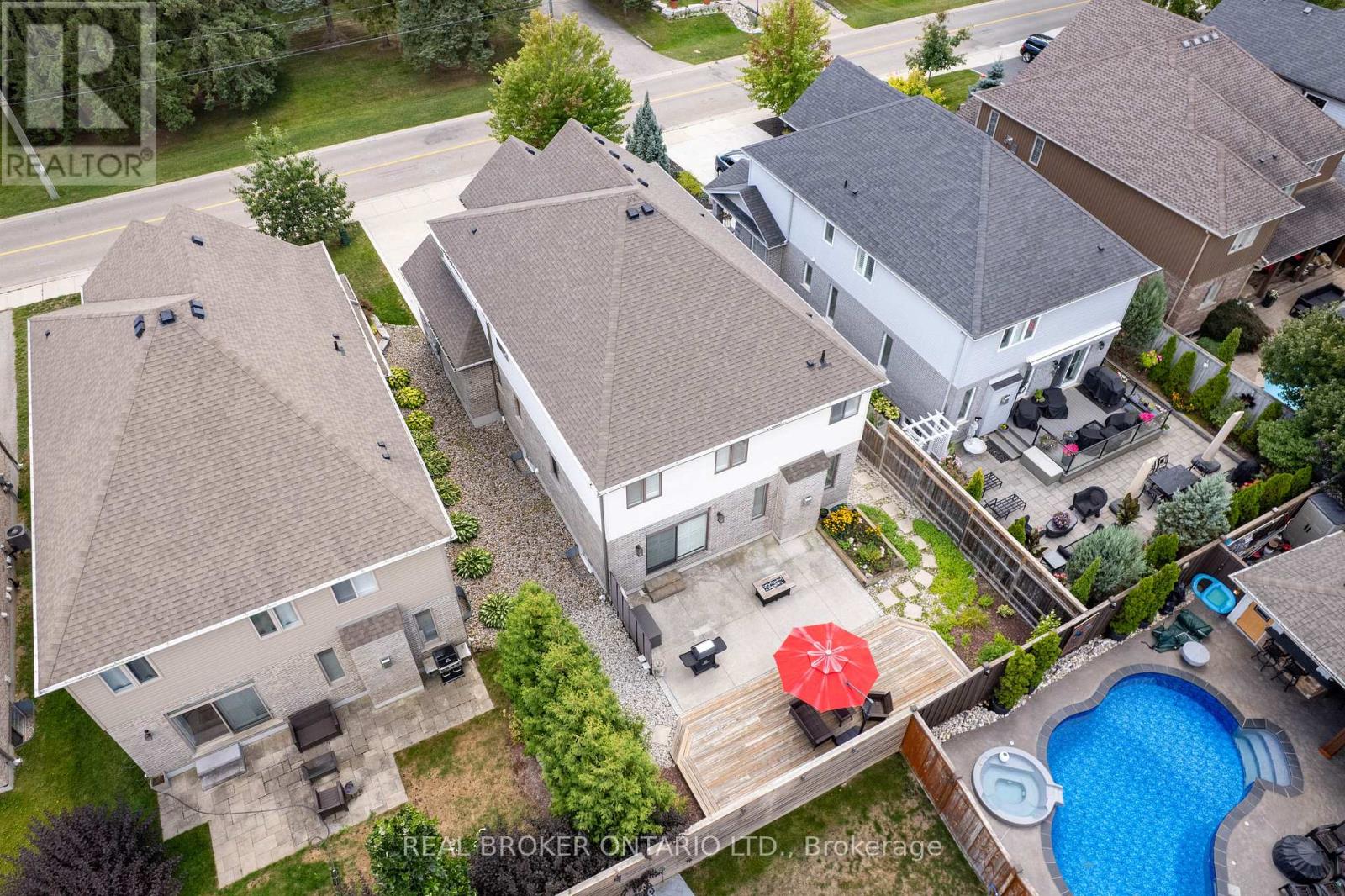 Photo 38 of 70 Pioneer Tower Road, Kitchener ON