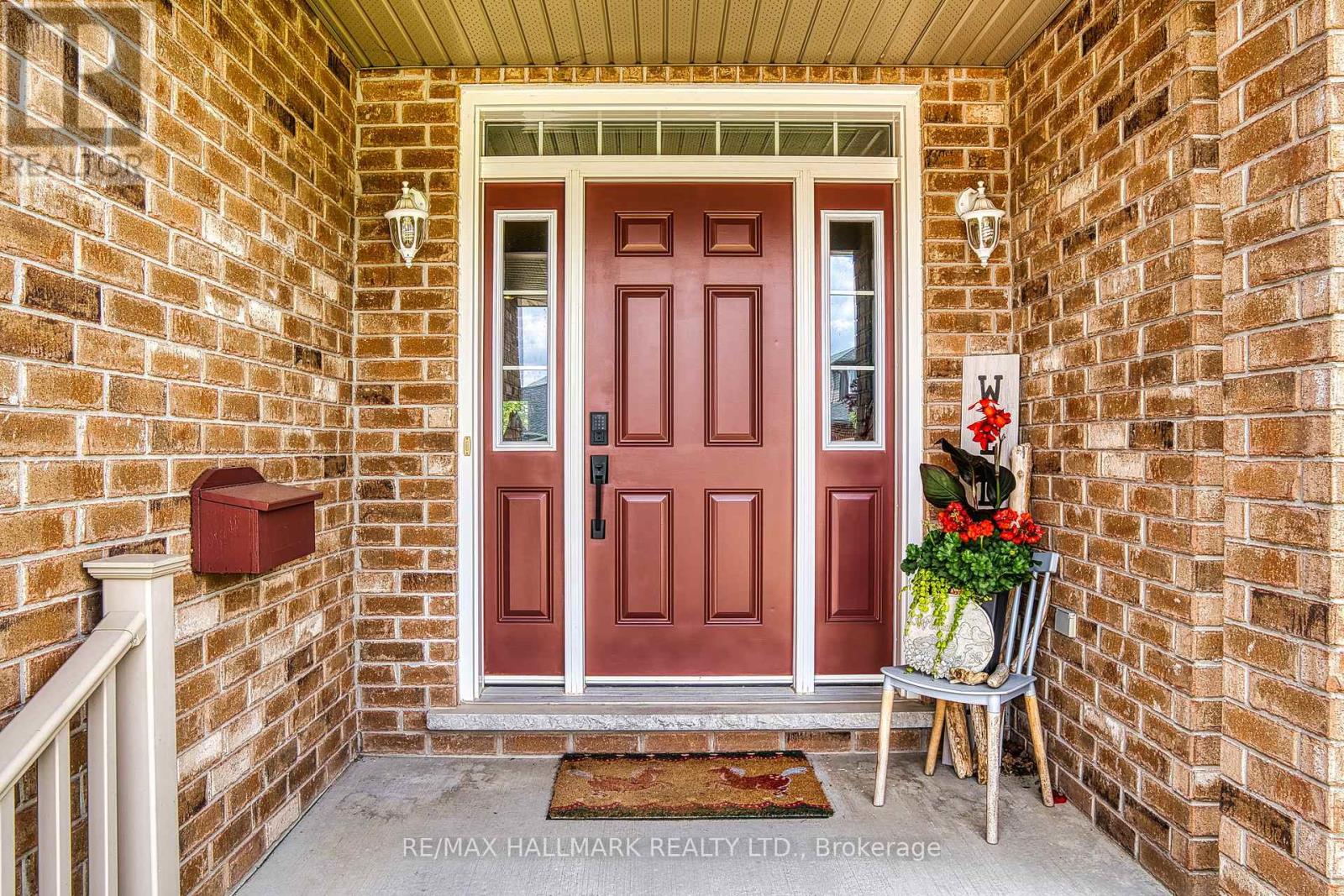 Photo 2 of 735 Wellington Avenue S, North Perth ON