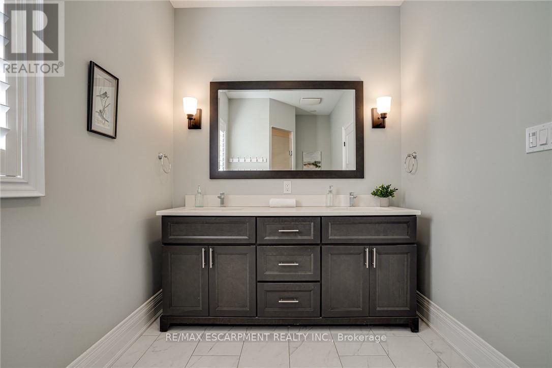 Photo 21 of 14 Sullivans Lane, Hamilton ON
