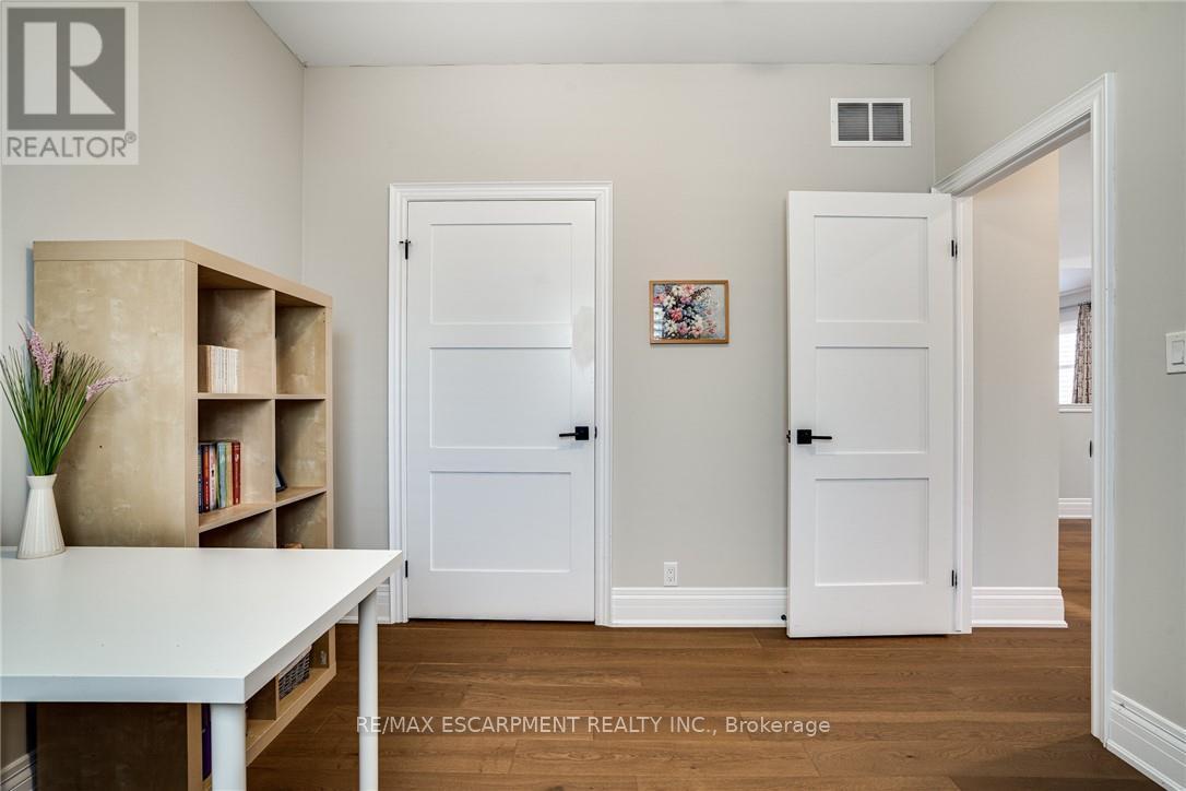 Photo 25 of 14 Sullivans Lane, Hamilton ON