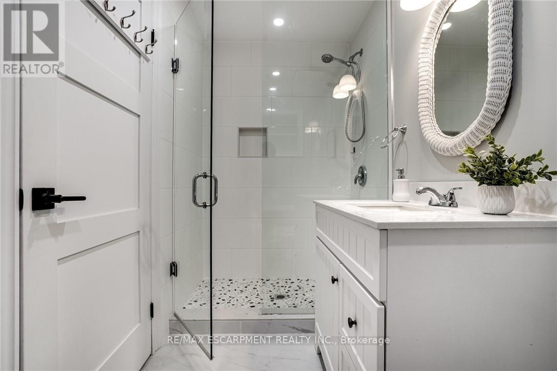 Photo 32 of 14 Sullivans Lane, Hamilton ON