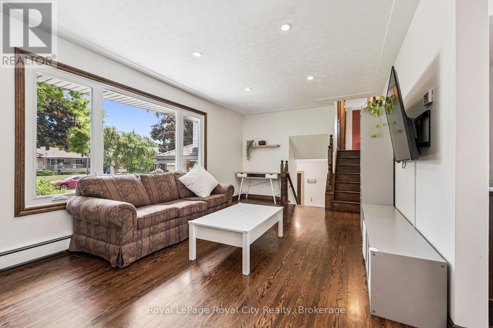 Photo 10 of 22 Owen Avenue, Kitchener ON