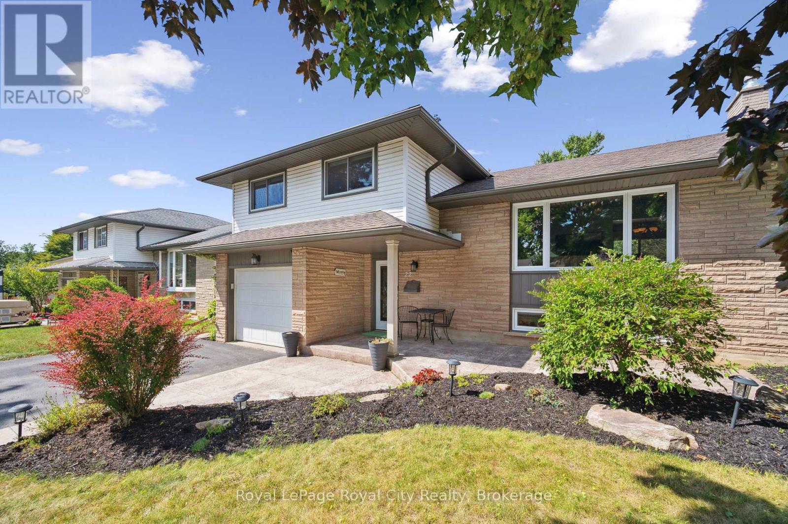 Photo 3 of 22 Owen Avenue, Kitchener ON
