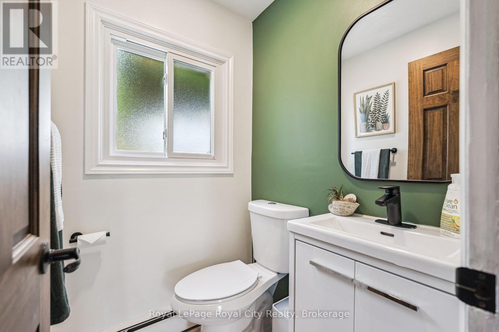 Photo 7 of 22 Owen Avenue, Kitchener ON