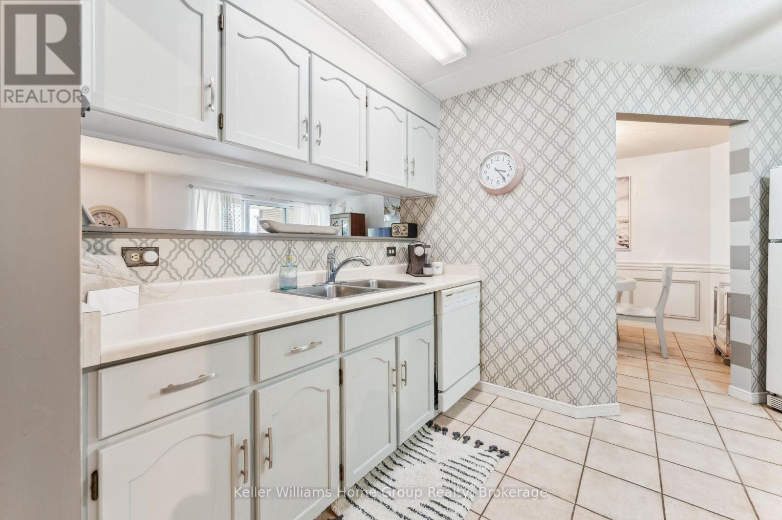 Photo 20 of 105 8 Christopher Court, Guelph ON