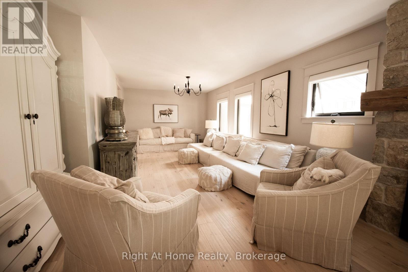 Photo 10 of 139 Allan Street, Oakville ON