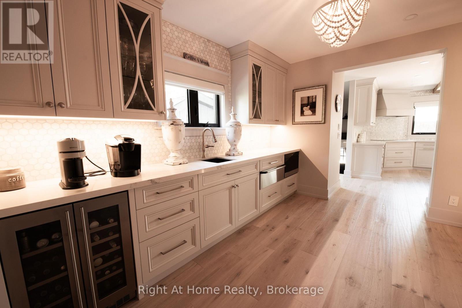 Photo 16 of 139 Allan Street, Oakville ON
