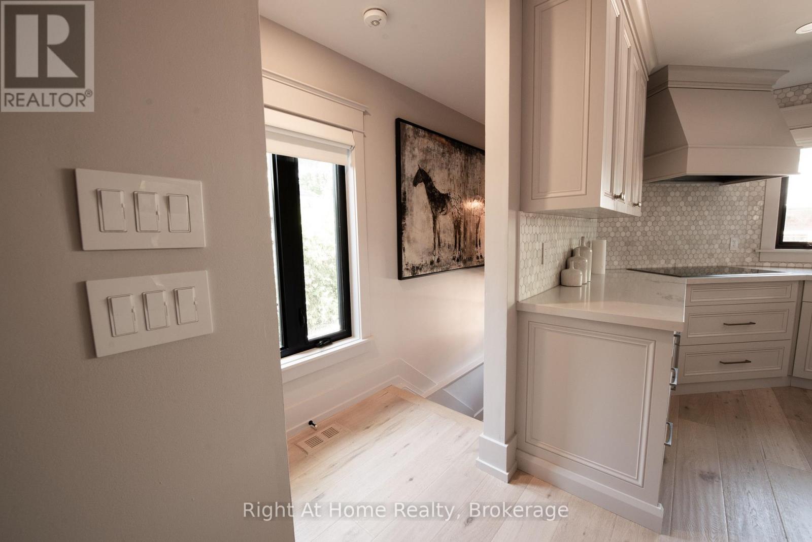 Photo 25 of 139 Allan Street, Oakville ON