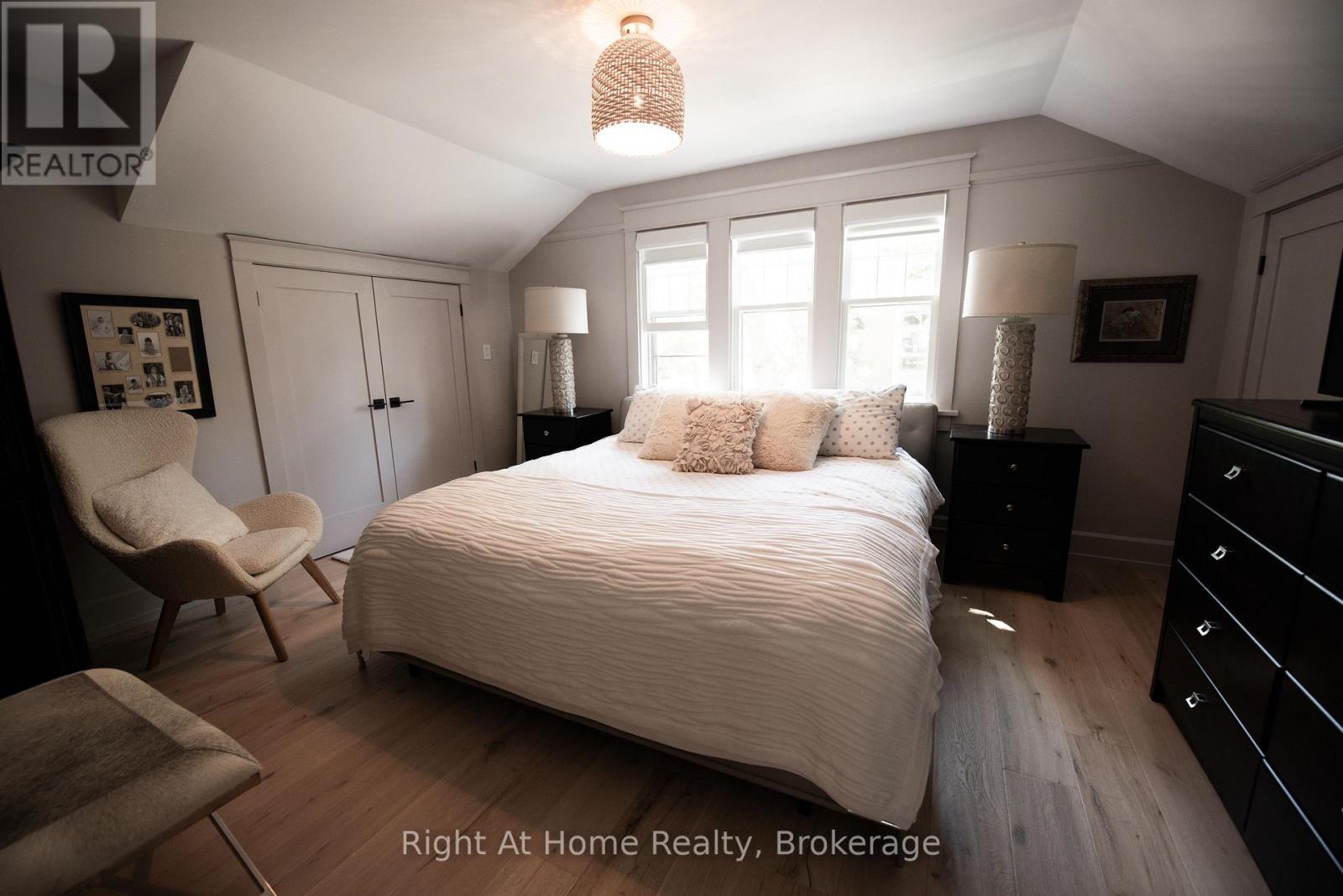 Photo 35 of 139 Allan Street, Oakville ON