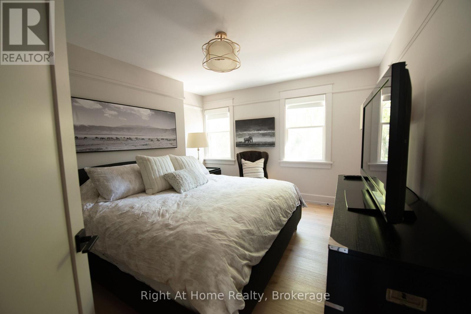 Photo 36 of 139 Allan Street, Oakville ON