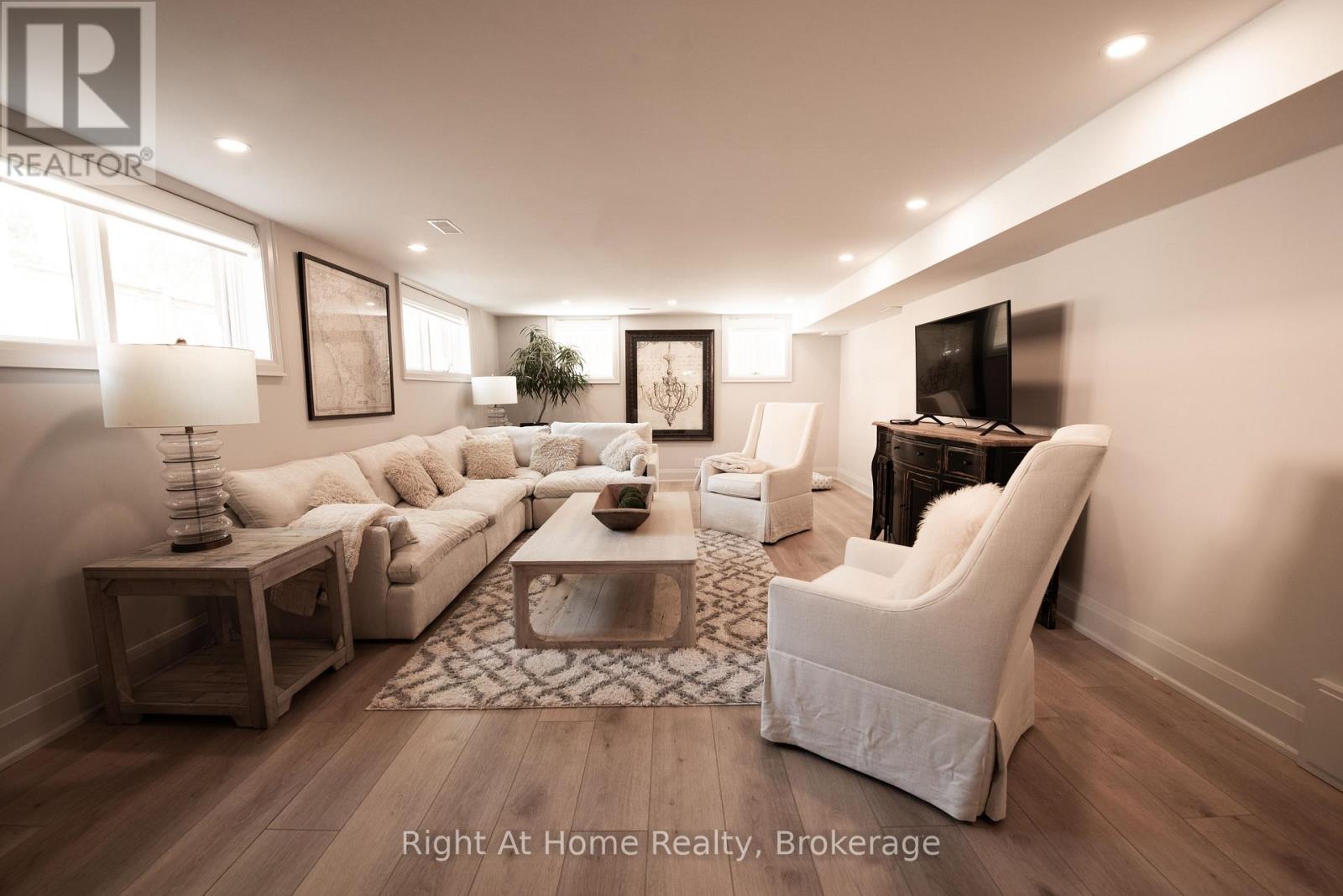 Photo 39 of 139 Allan Street, Oakville ON