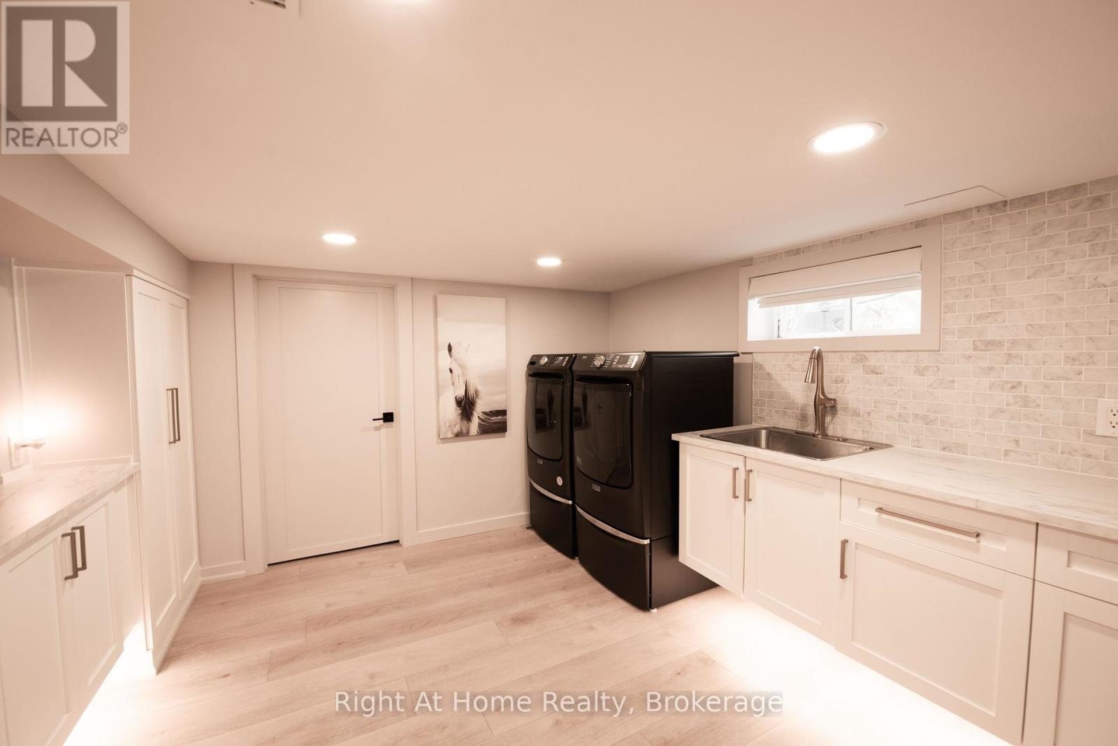 Photo 42 of 139 Allan Street, Oakville ON