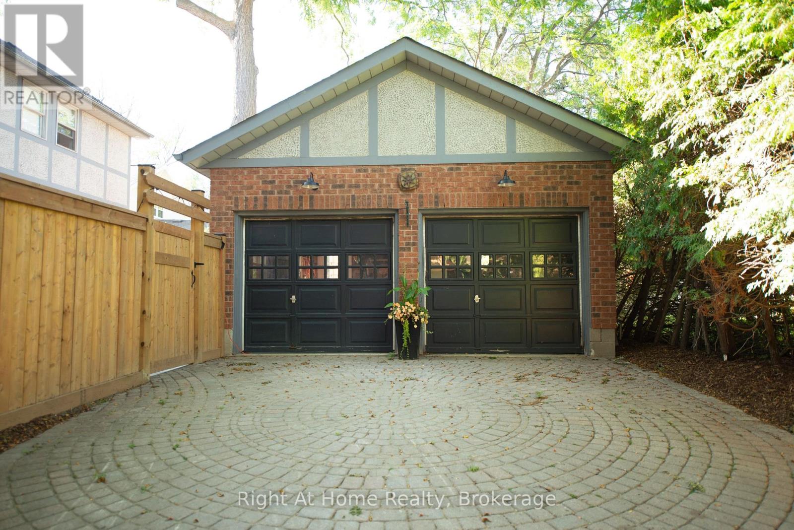 Photo 46 of 139 Allan Street, Oakville ON