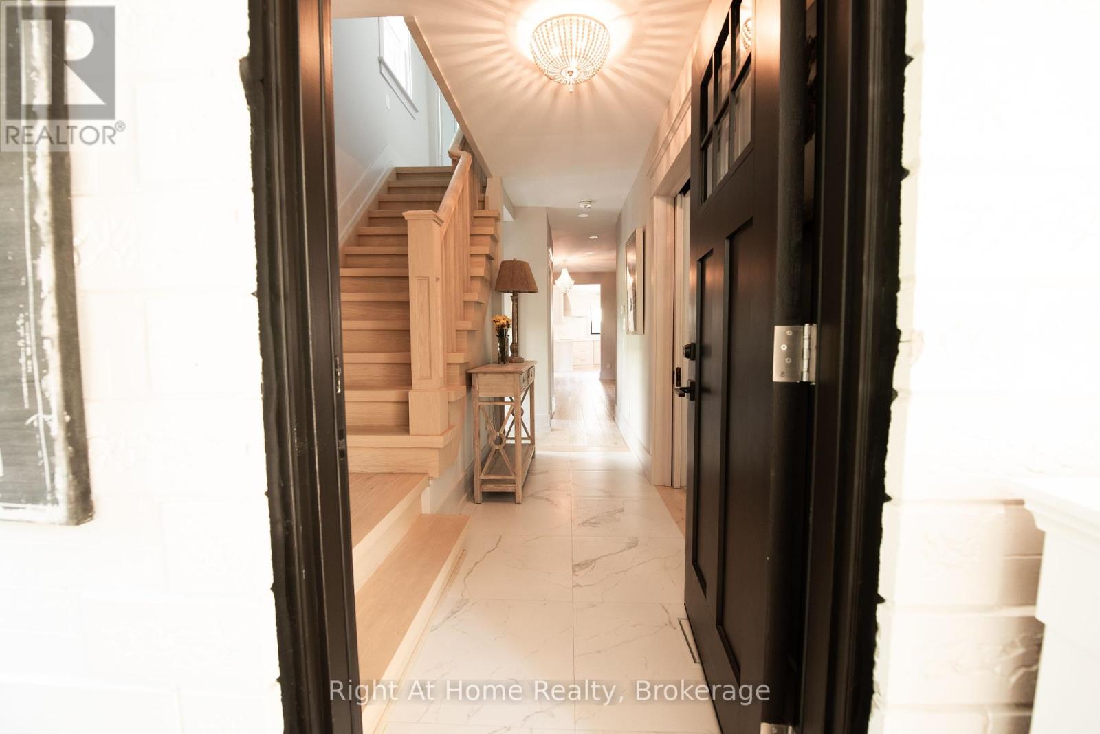 Photo 6 of 139 Allan Street, Oakville ON