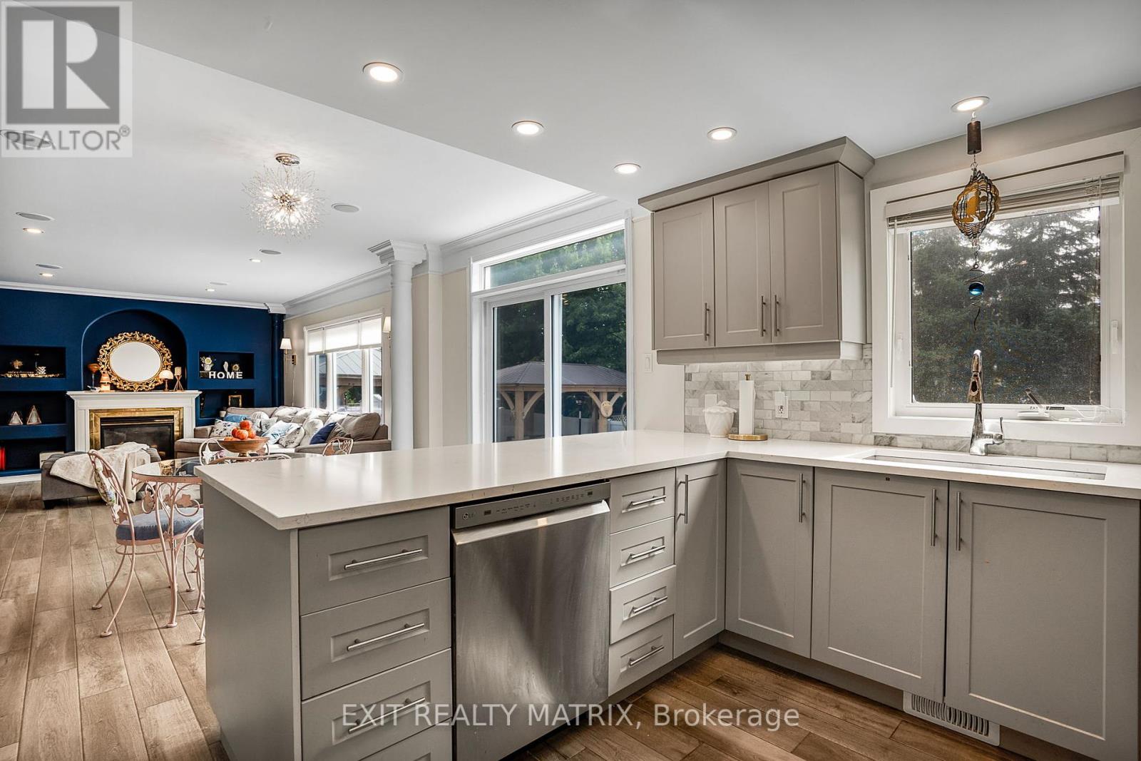 Photo 11 of 116 Lamadeleine Boulevard, Russell ON