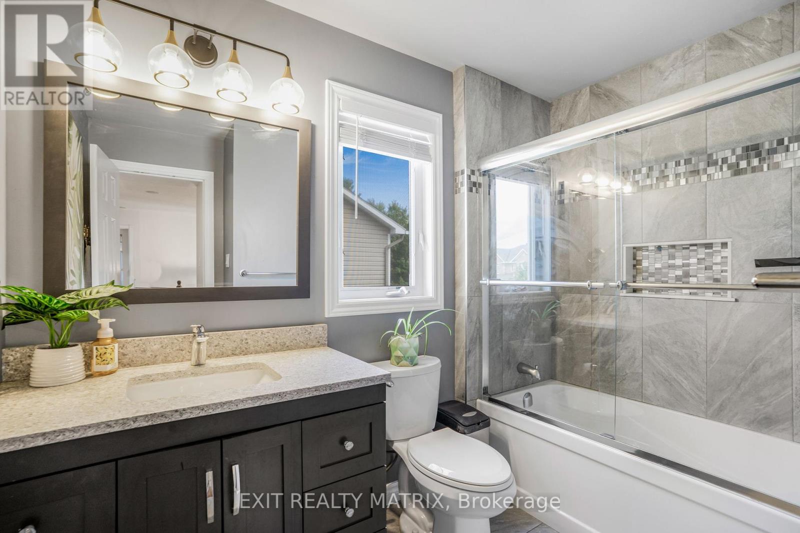Photo 28 of 116 Lamadeleine Boulevard, Russell ON