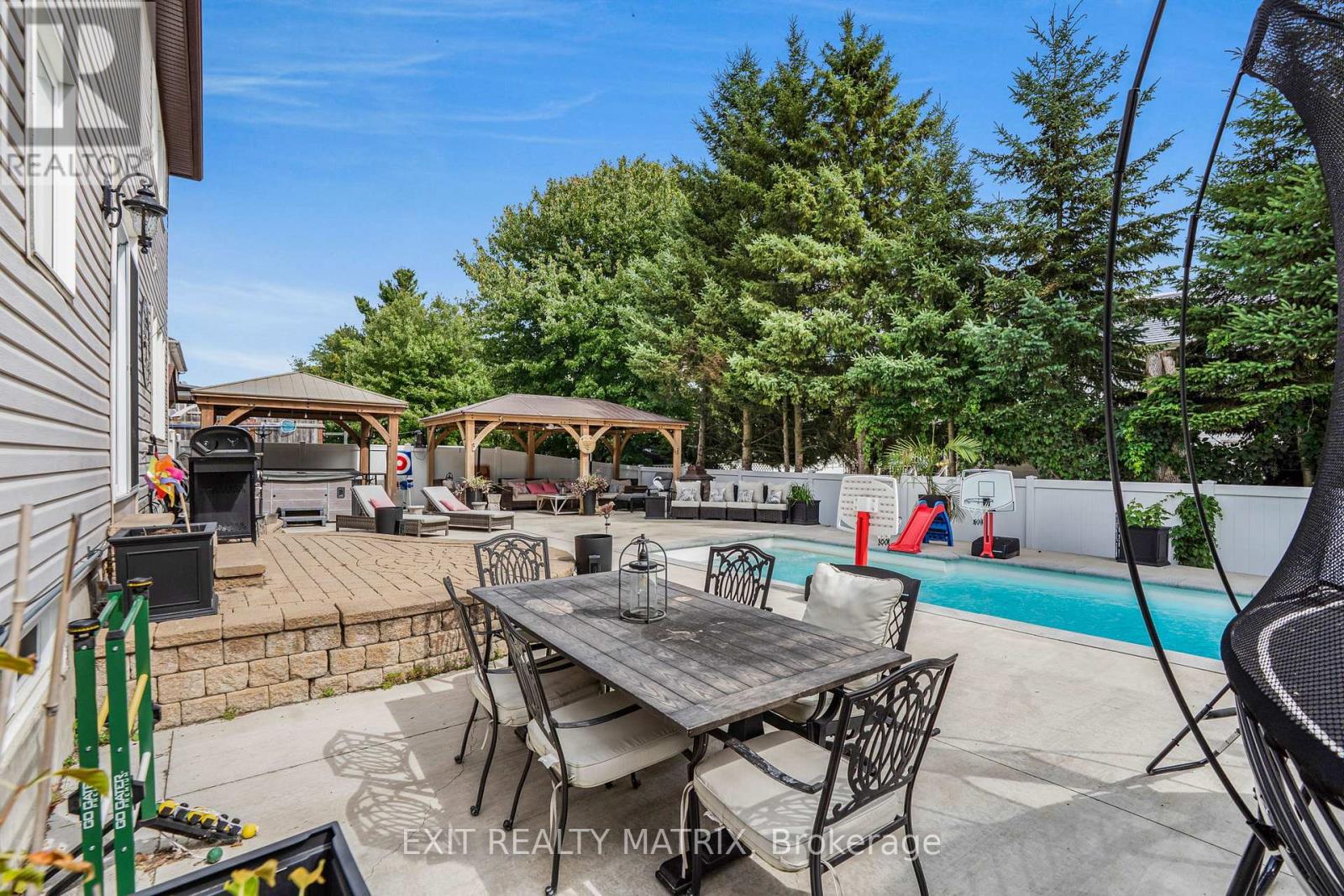 Photo 36 of 116 Lamadeleine Boulevard, Russell ON