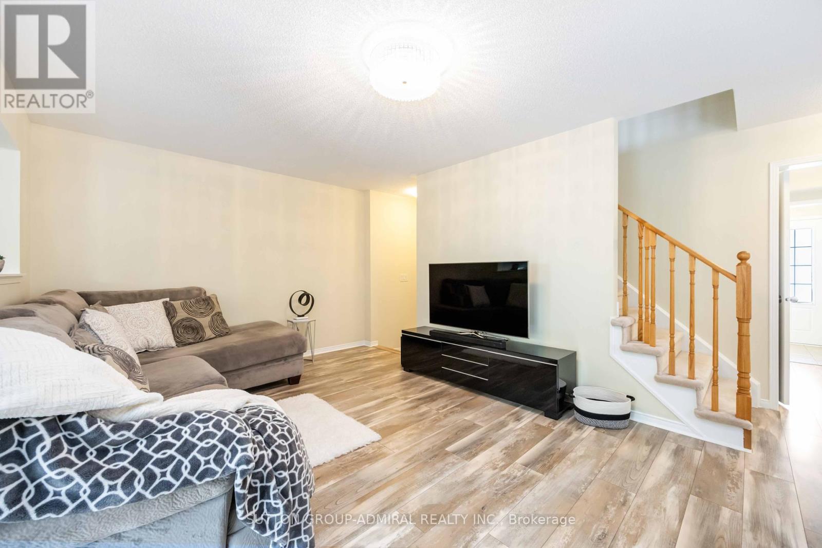 Photo 10 of 135 Armstrong Crescent, Bradford West Gwillimbury ON