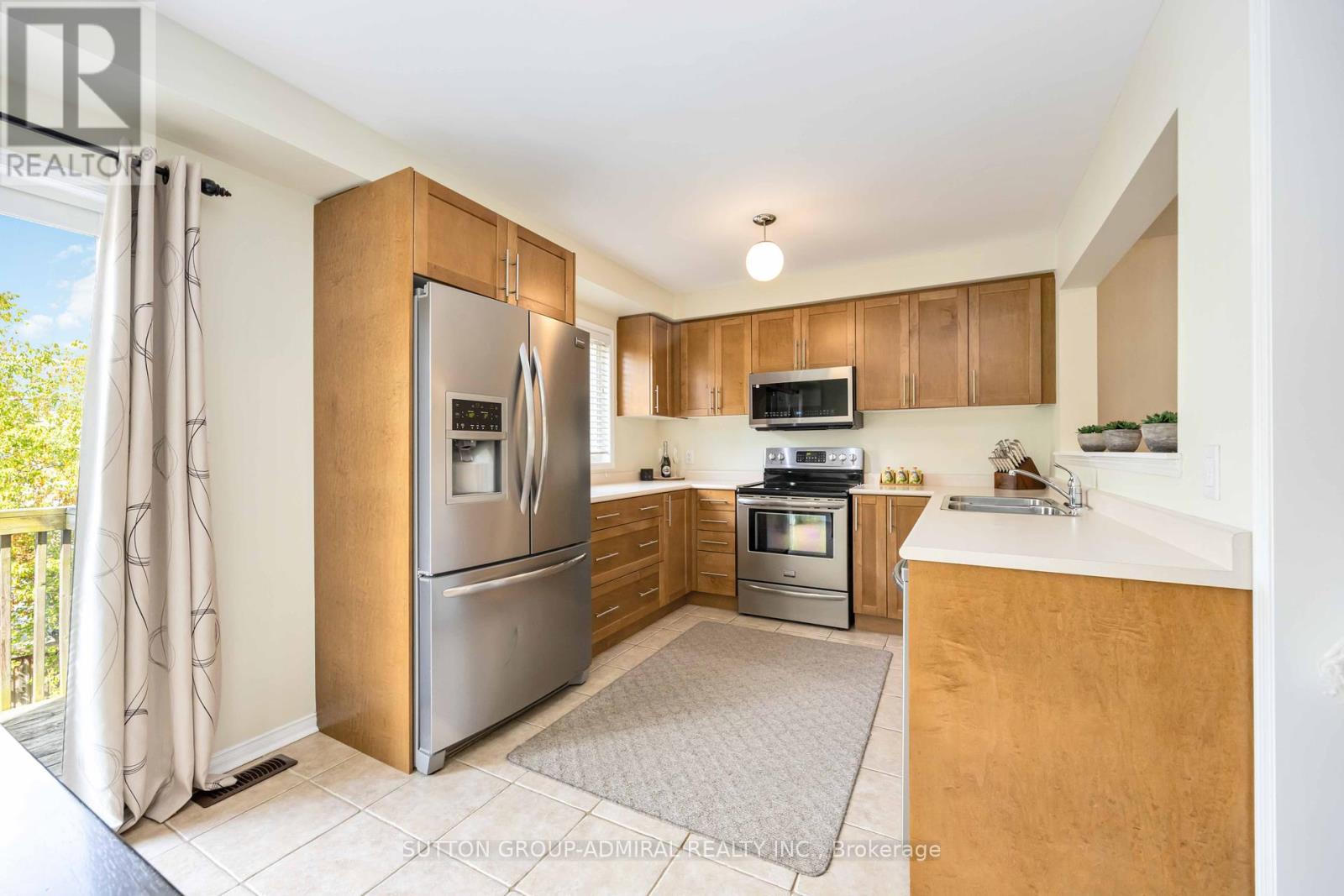 Photo 15 of 135 Armstrong Crescent, Bradford West Gwillimbury ON