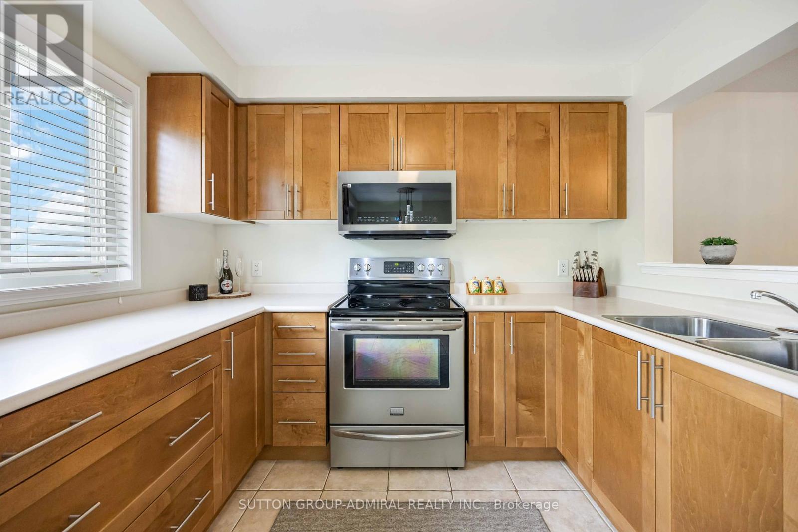 Photo 18 of 135 Armstrong Crescent, Bradford West Gwillimbury ON