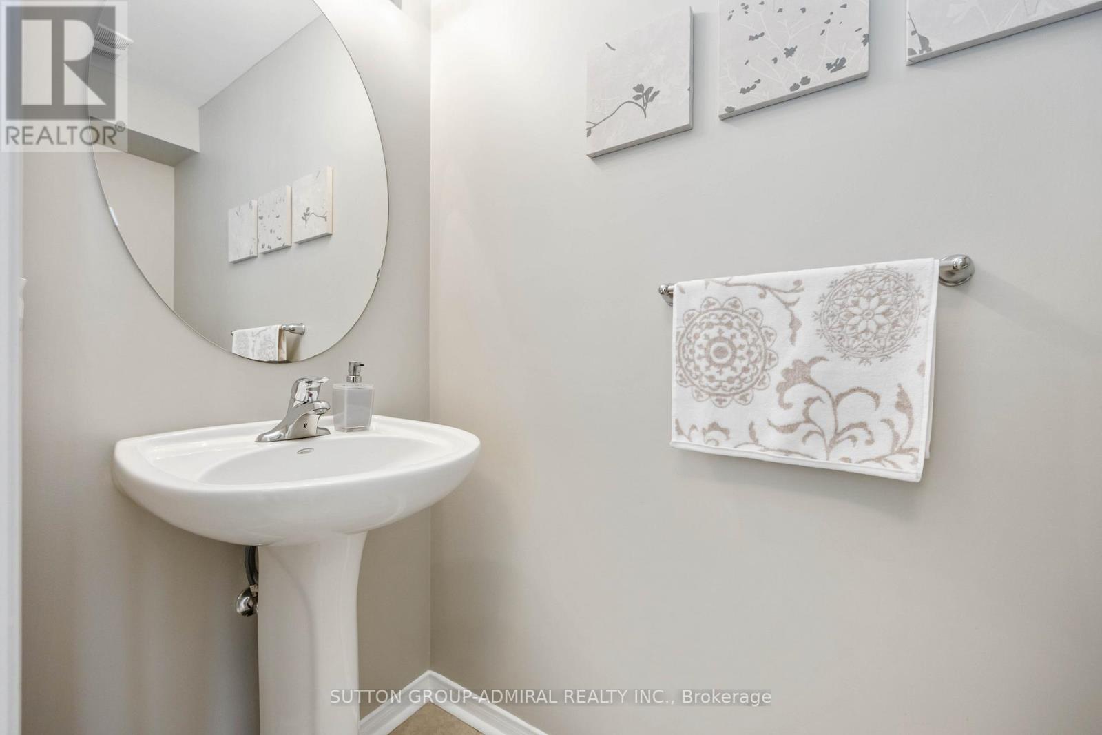 Photo 21 of 135 Armstrong Crescent, Bradford West Gwillimbury ON