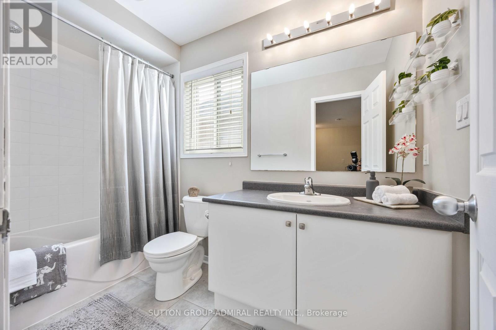Photo 26 of 135 Armstrong Crescent, Bradford West Gwillimbury ON