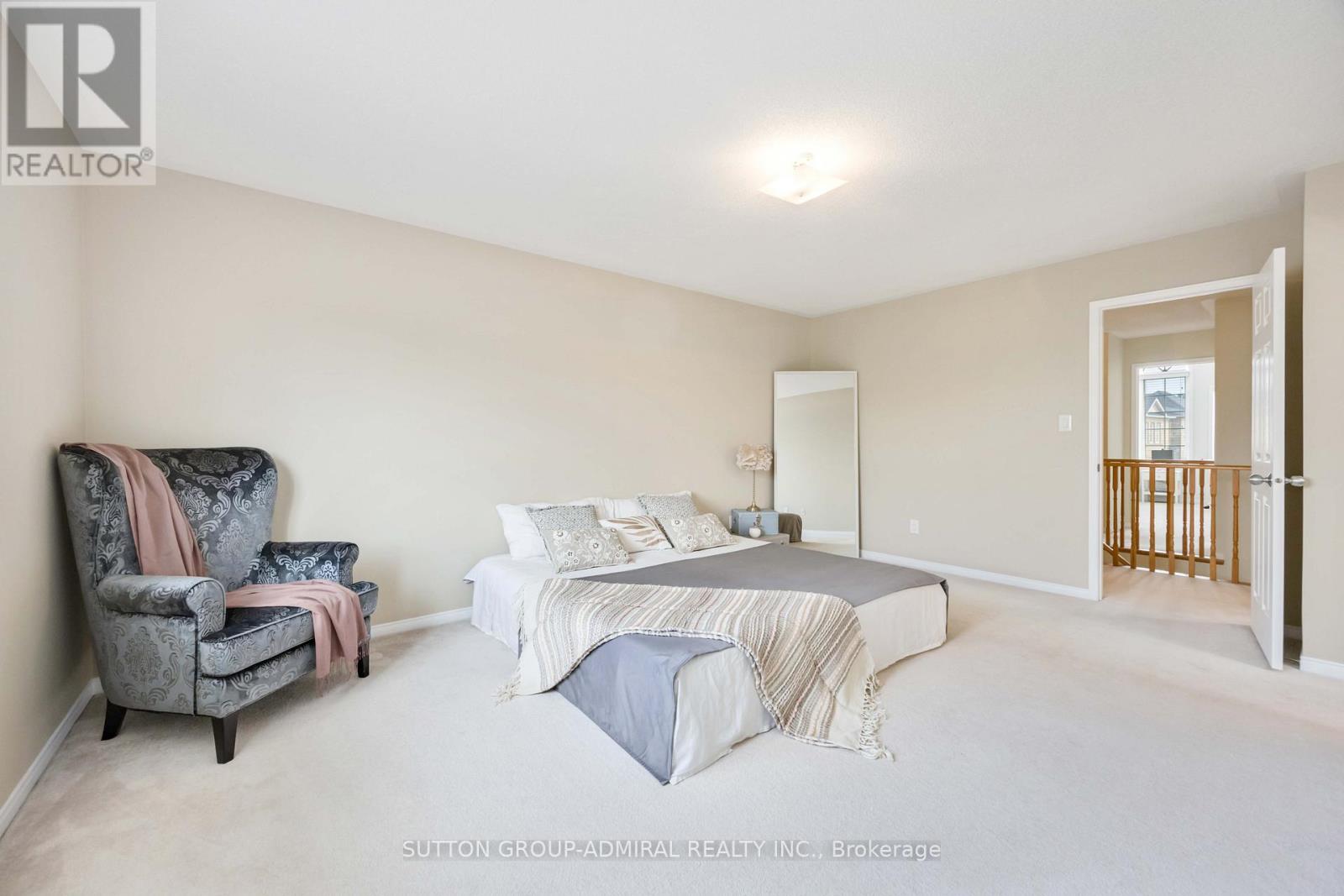 Photo 29 of 135 Armstrong Crescent, Bradford West Gwillimbury ON