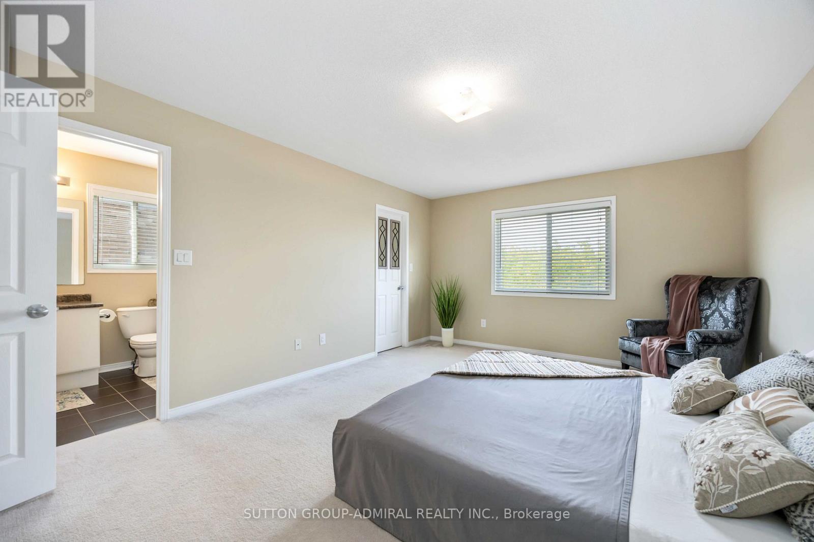 Photo 31 of 135 Armstrong Crescent, Bradford West Gwillimbury ON