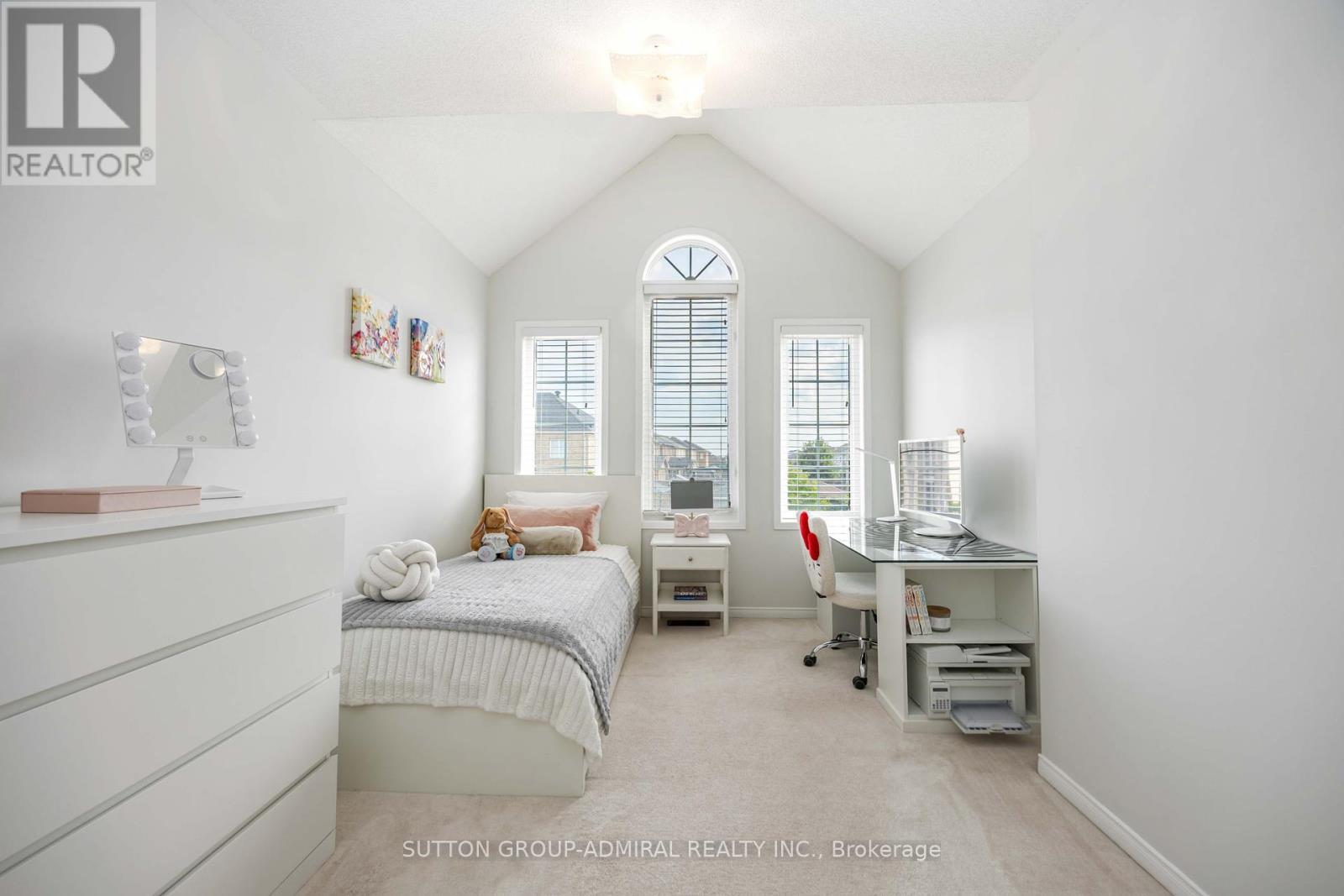 Photo 38 of 135 Armstrong Crescent, Bradford West Gwillimbury ON