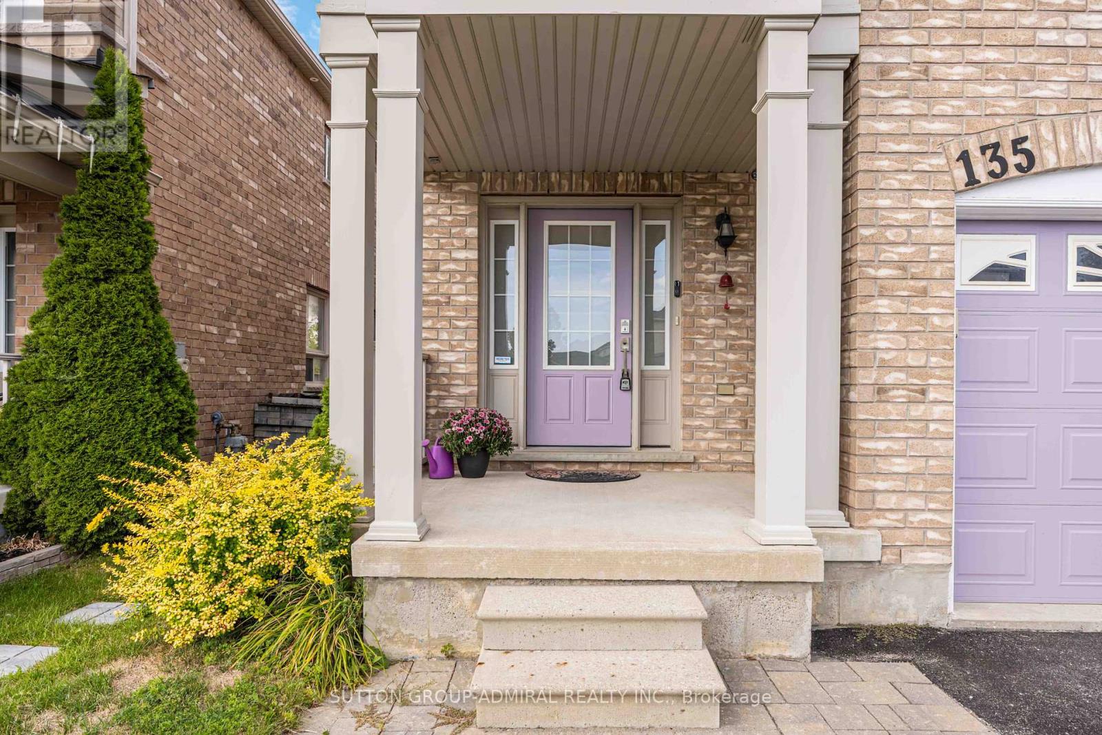 Photo 4 of 135 Armstrong Crescent, Bradford West Gwillimbury ON