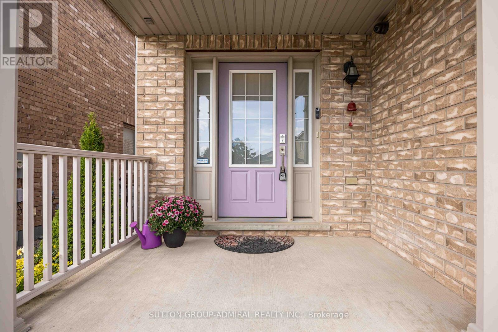 Photo 5 of 135 Armstrong Crescent, Bradford West Gwillimbury ON