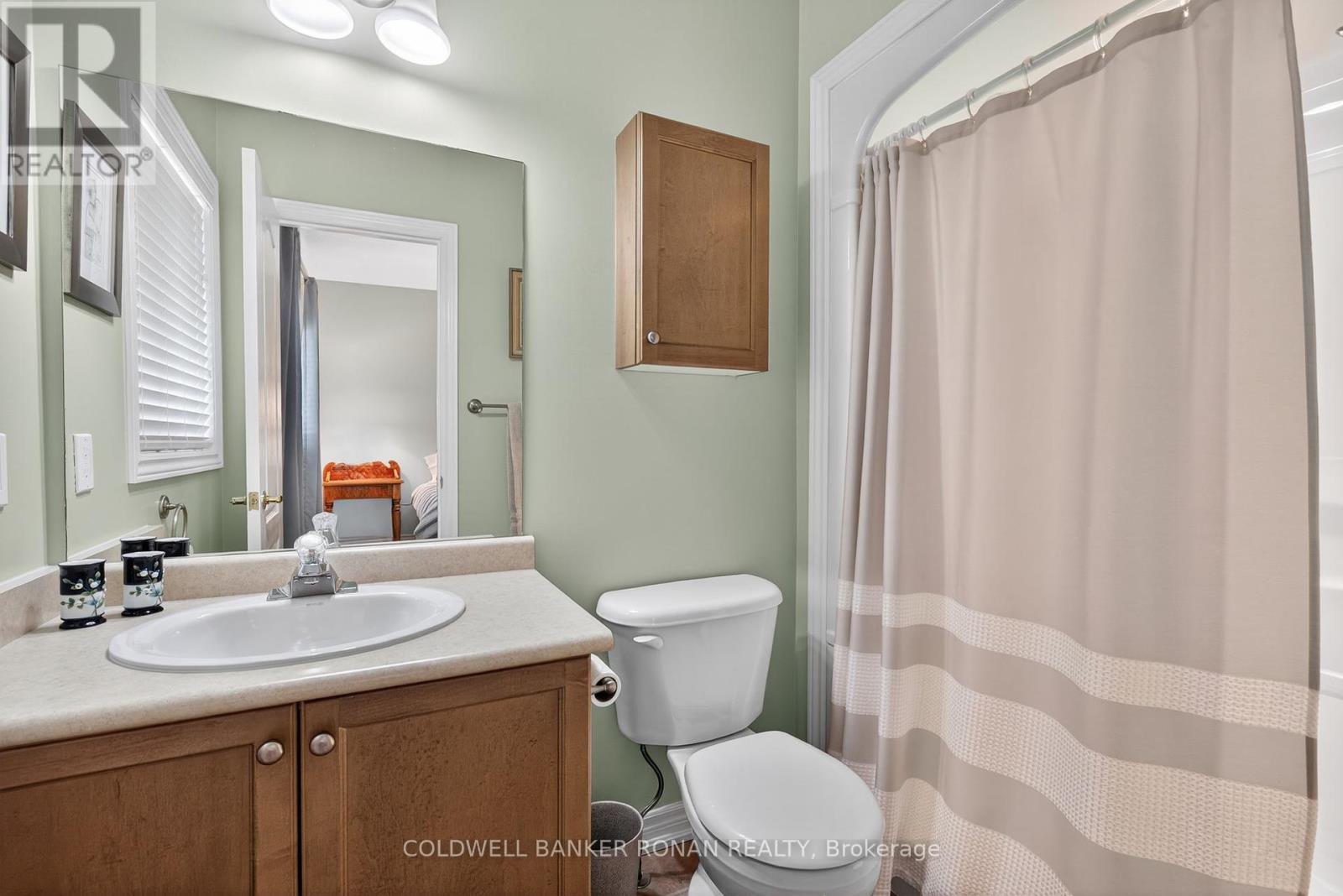 Photo 25 of 145 Buchanan Drive, New Tecumseth ON