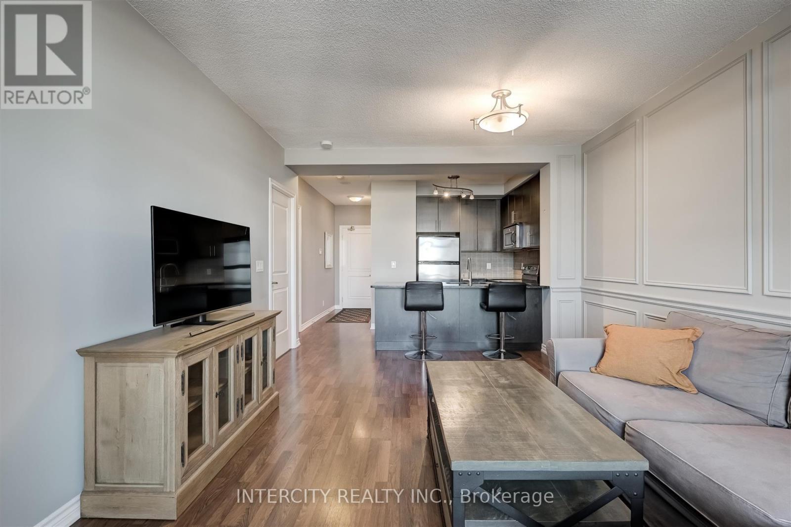 Photo 10 of 516 9235 Jane Street W, Vaughan ON
