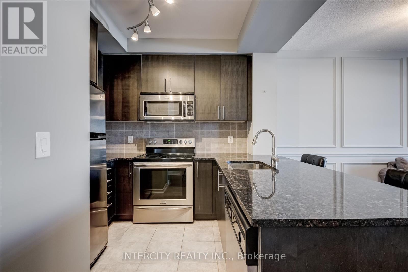 Photo 11 of 516 9235 Jane Street W, Vaughan ON