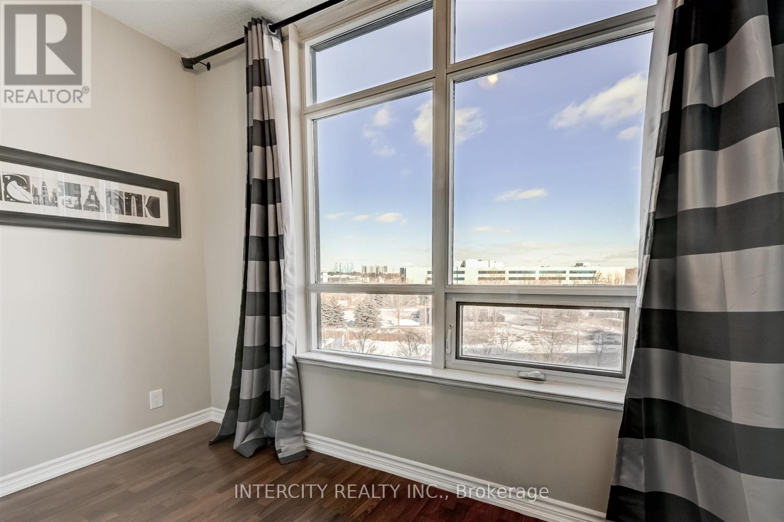 Photo 14 of 516 9235 Jane Street W, Vaughan ON