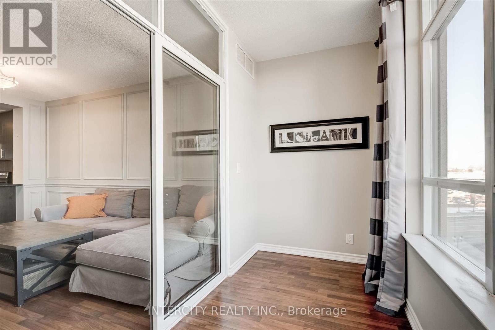 Photo 15 of 516 9235 Jane Street W, Vaughan ON