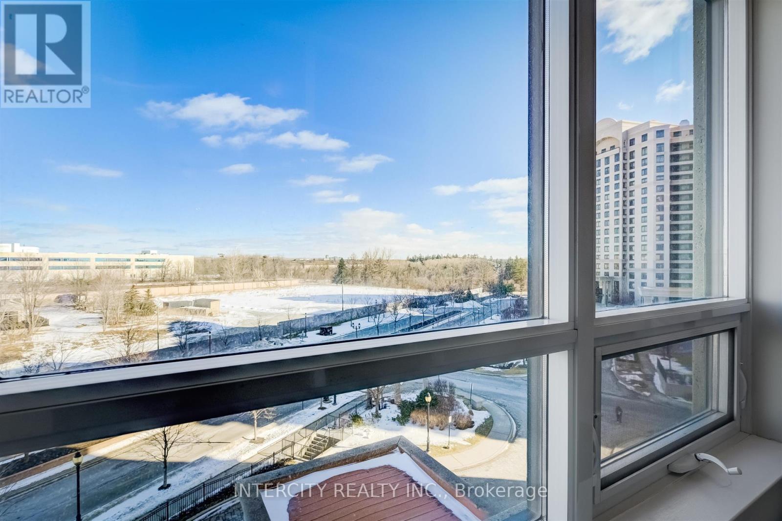 Photo 16 of 516 9235 Jane Street W, Vaughan ON