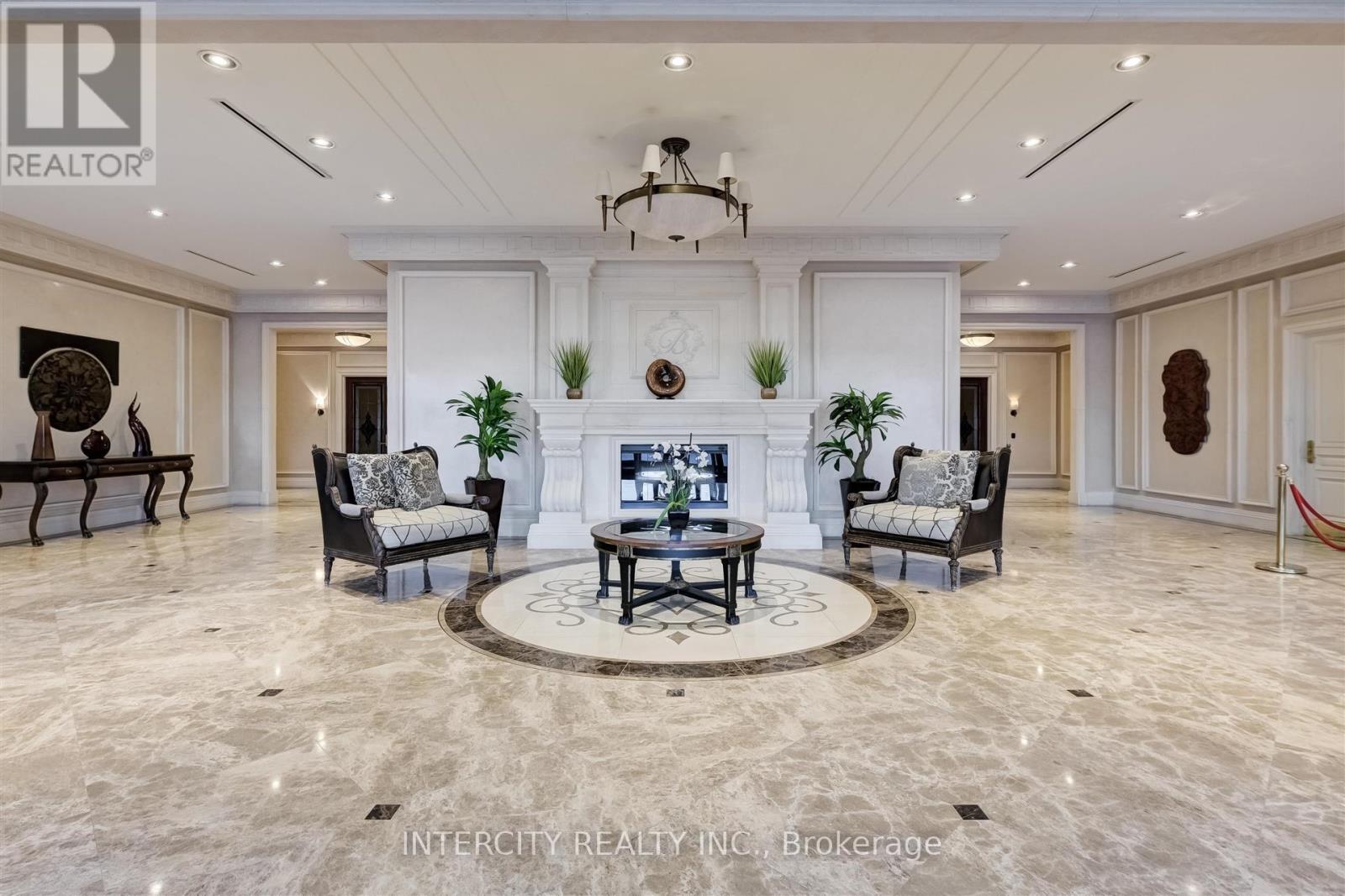 Photo 3 of 516 9235 Jane Street W, Vaughan ON