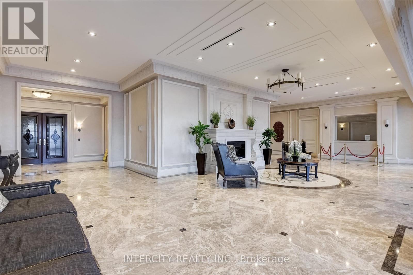 Photo 4 of 516 9235 Jane Street W, Vaughan ON