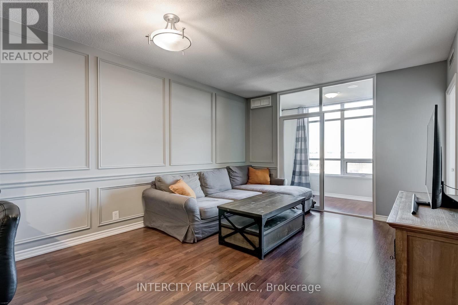 Photo 8 of 516 9235 Jane Street W, Vaughan ON