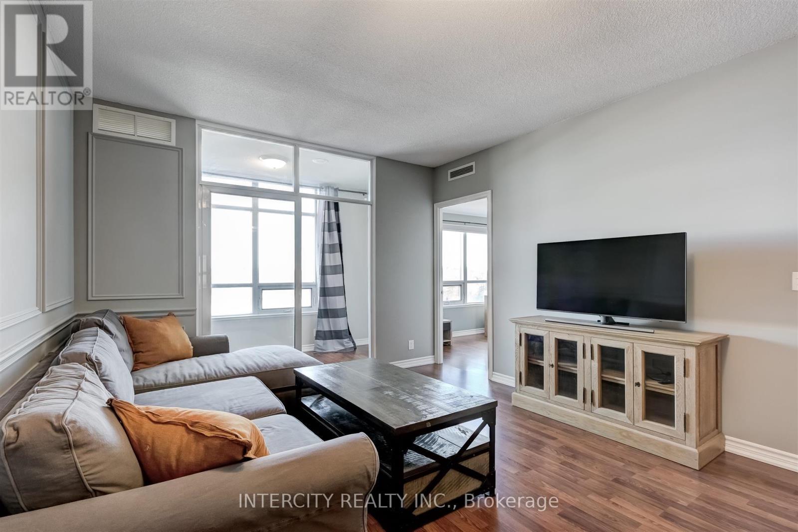 Photo 9 of 516 9235 Jane Street W, Vaughan ON