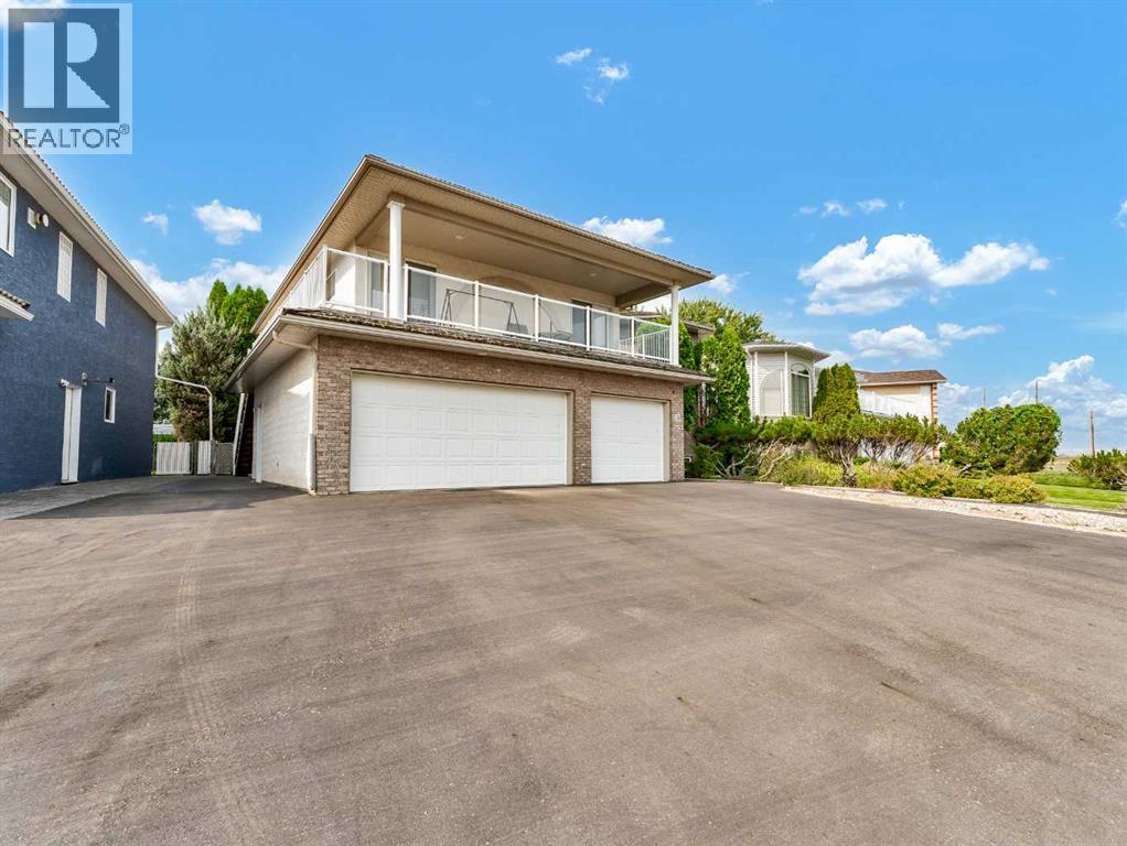 Photo 3 of 30 Preston Avenue Ne, Medicine Hat AB